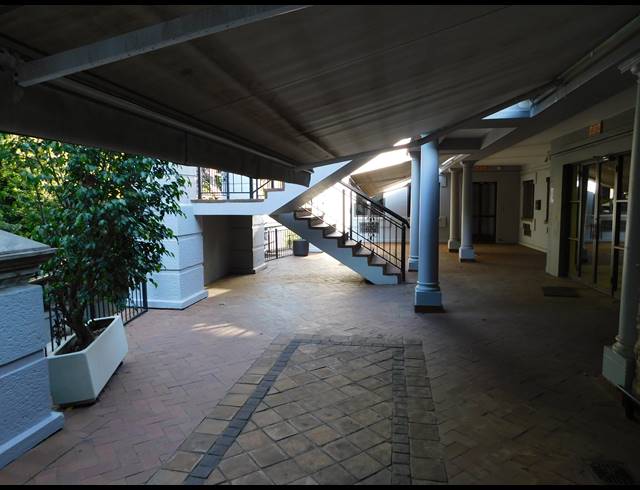 2,355M² OFFICE TO LET IN HYDE PARK